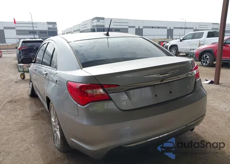 2013 Chrysler 200 Lx z USA, uszkodzony, nr VIN 1C3CCBAB7DN640946